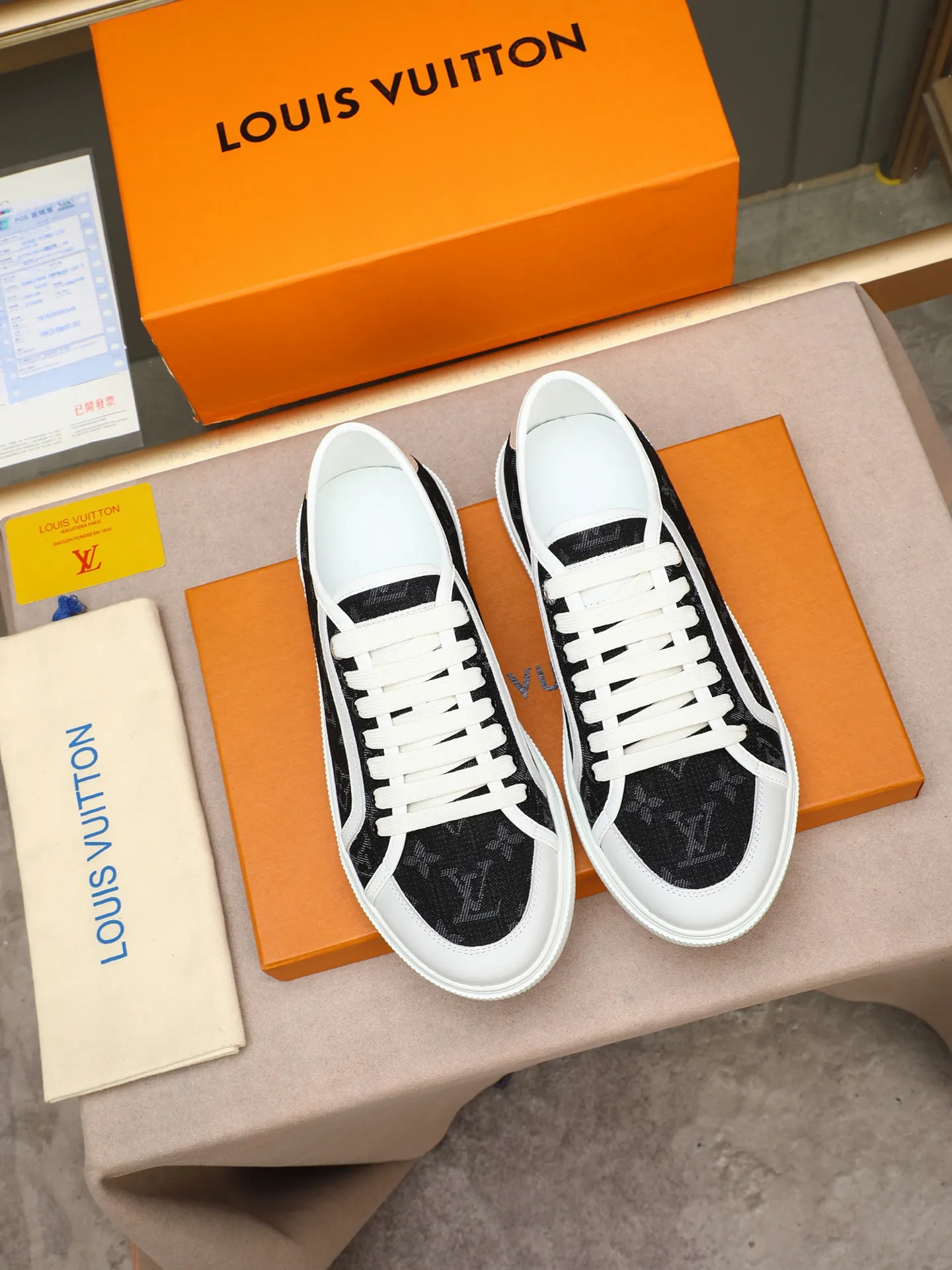 Men's Men's Shoes 💰440 𝐋𝐨𝐮𝐢𝐬 𝐕𝐮𝐢𝐭𝐭𝐨𝐧 𝟮𝟬𝟮𝟱/𝐬𝐬 Louis Vuitton's new spring and summer casual sports sneakers have a youthful atmosphere and are very youthful on the feet! Comfortable and light on the feet! The color is also very youthful! The upper is exclusively decorated with LV accessories! Make the whole shoe more flexible! The special electro-printed logo on the upper has a sense of design and is super recognizable! Beautiful and generous! ! It’s super easy to walk on! Specific denim surface material, sheepskin lining, original molded outsole Size: 38-44 (45 customized)